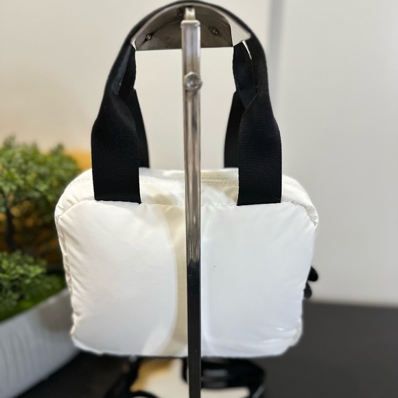 New CHANEL Beauty Imtd ed. Nylon bag - Picture 10 of 13